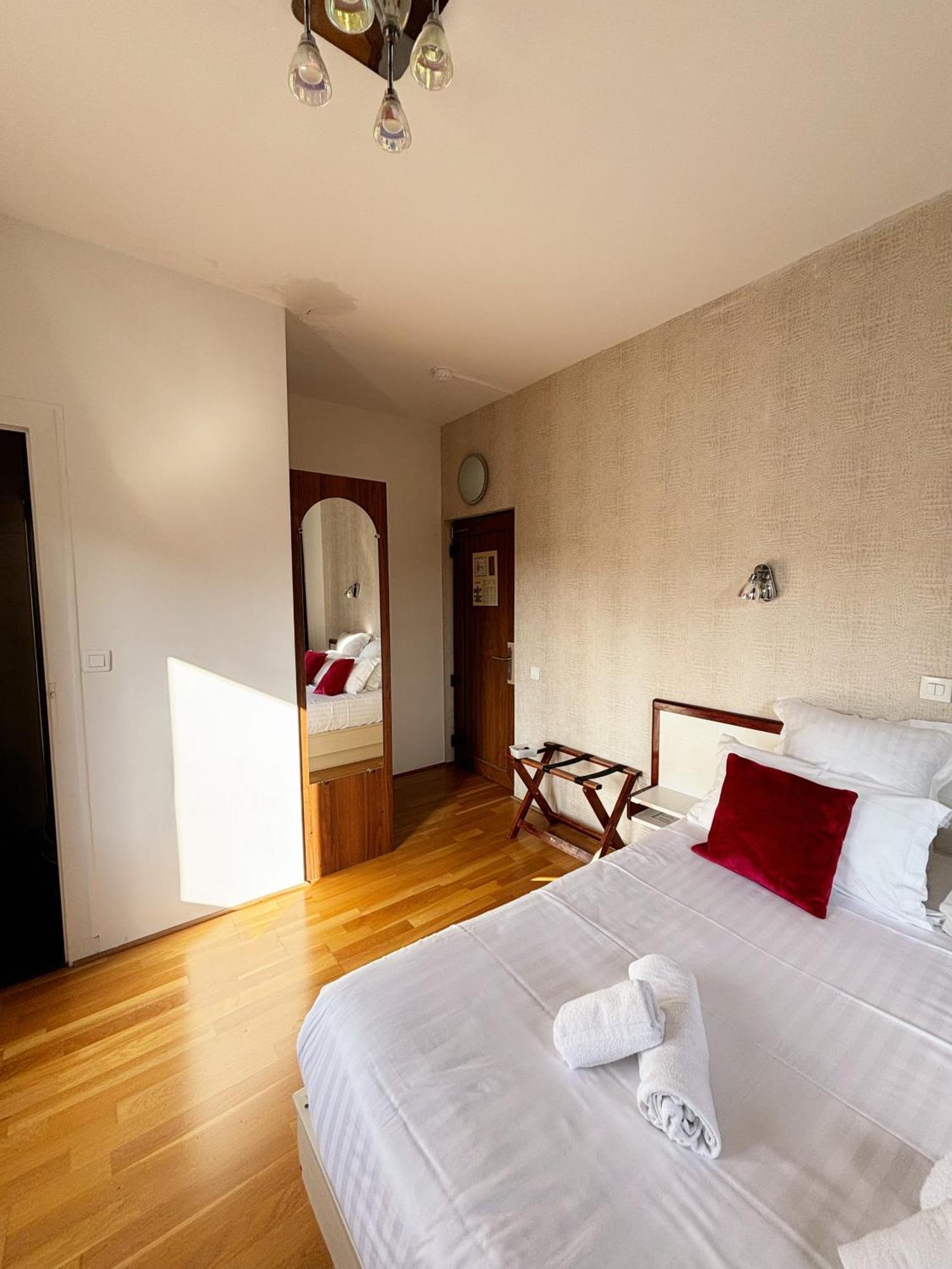 Hotel Le Divona "Au Coeur De Divonne" エクステリア 写真