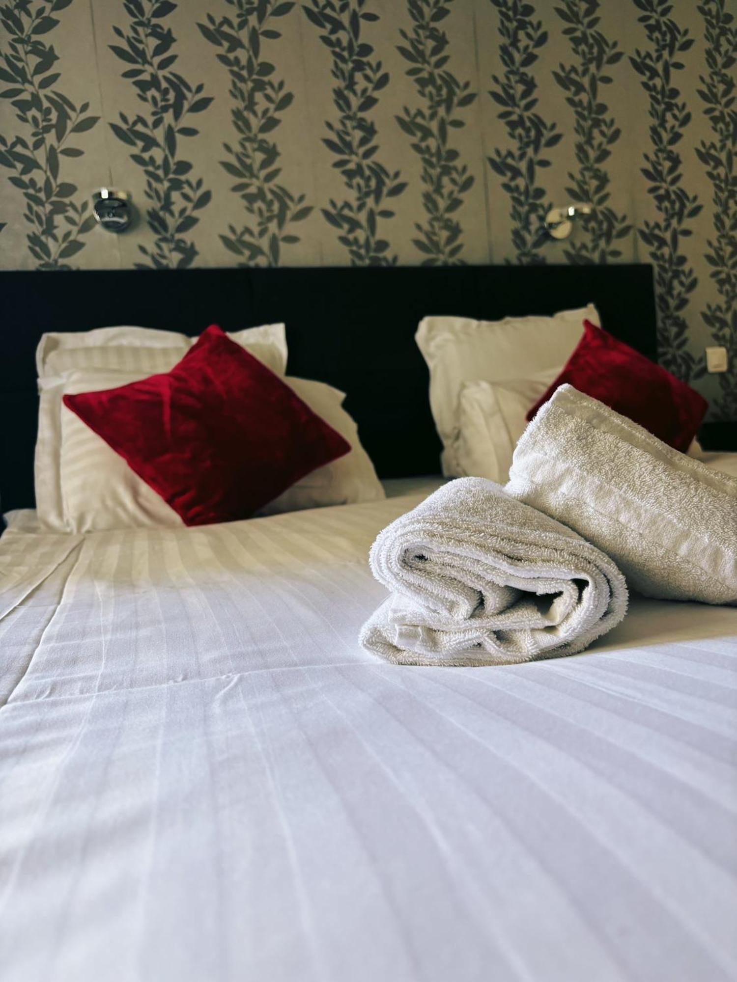 Hotel Le Divona "Au Coeur De Divonne" エクステリア 写真