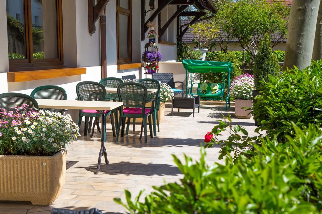 Hotel Le Divona "Au Coeur De Divonne" エクステリア 写真